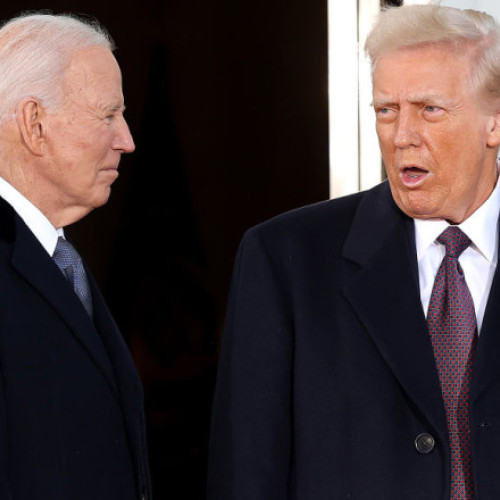 Trump contestă valabilitatea gratierilor lui Biden