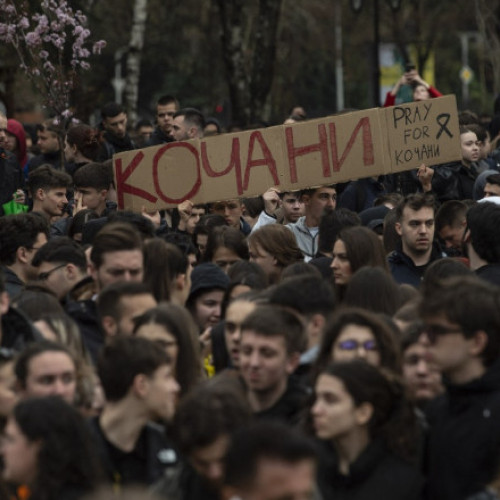 UE oferă sprijin Macedoniei de Nord după incendiul devastator din Kocani