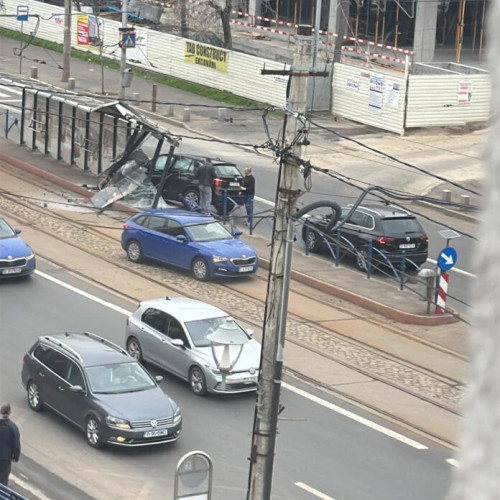 Accident grav în Capitală, blocaj pe linia 19