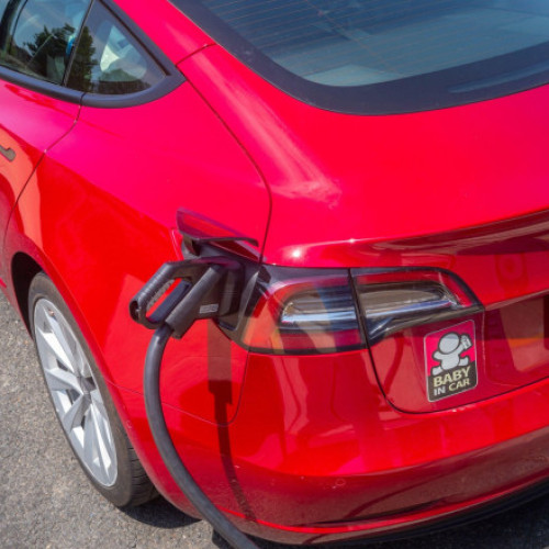 Toronto întrerupe stimulentele pentru Tesla în taxiuri din cauza tensiunilor comerciale