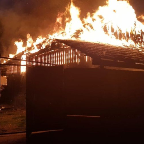 Incendiu tragic în comuna Asau: un bărbat a murit carbonizat