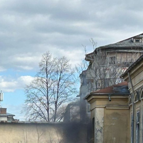 Incendiu lichidat rapid la o clădire dezafectată din Focșani