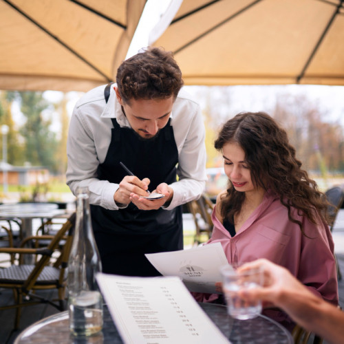 Proiectul de lege pentru eliminarea impozitării bacsisului, dezbătut în Senat