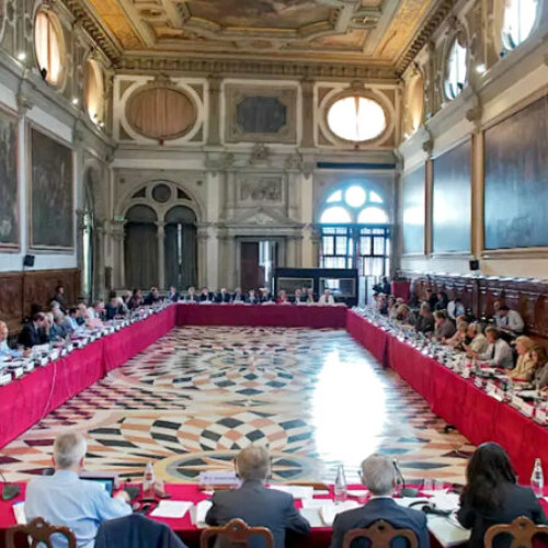 Raport critic al Comisiei de la Veneția privind Ordonanța de Urgență în România