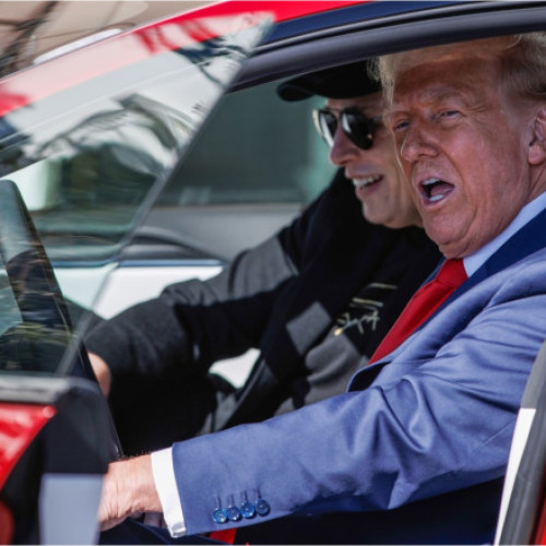 Donald Trump: atacurile asupra Tesla sunt terorism intern