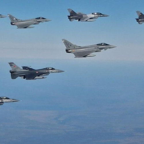 Zboruri de antrenament anunțate de Forțele Aeriene Române