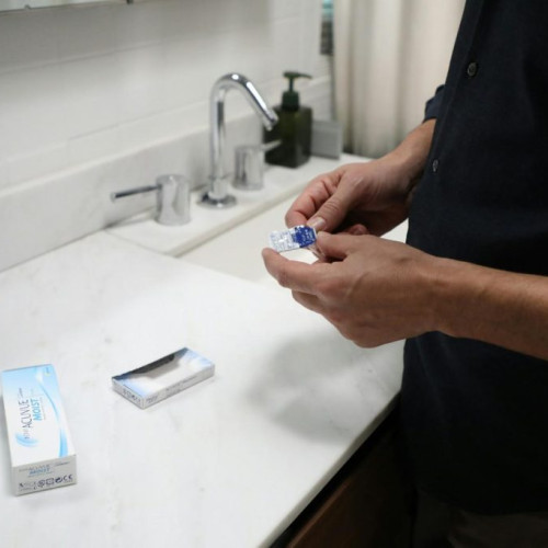 Lentile de contact lunare - o alegere demnă de luat în considerare