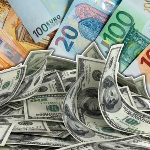 Cursul euro a scăzut ușor, iar dobânzile ROBOR au stagnat