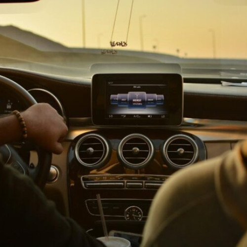 Ai nevoie de o mașină de închiriat fără garanție în București?