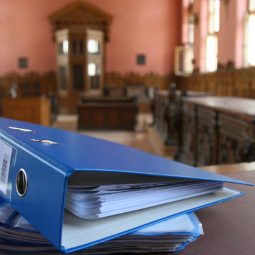 Victima traficului de persoane din Botoșani cere ajutor financiar statului român