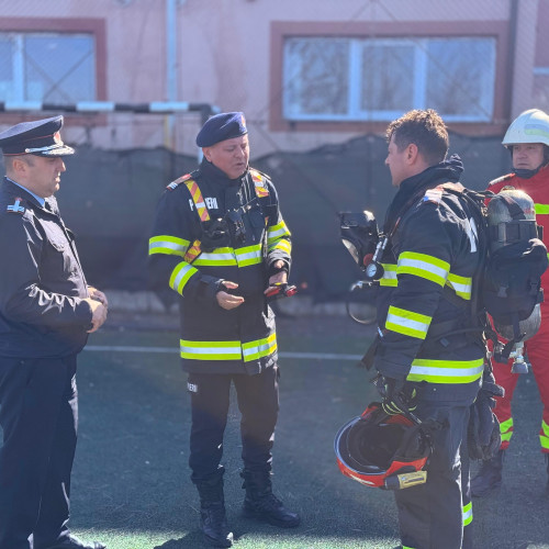 Exercitiu de evacuare la Scoala Gimnaziala "Dimitrie Pompeiu" din Broscauti
