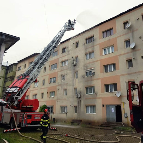 Evacuare de urgență la Galați din cauza unui incendiu