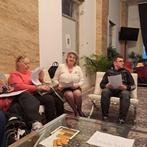 Poetele Coralia Drăgan a prezentat 13 lucrări la Cenaclul "Noduri și Semne"