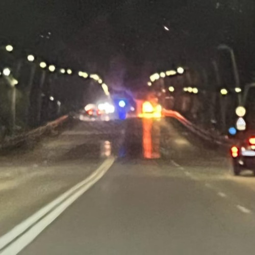 Un autoturism a ars pe Pasajul Narcisa din Bacău