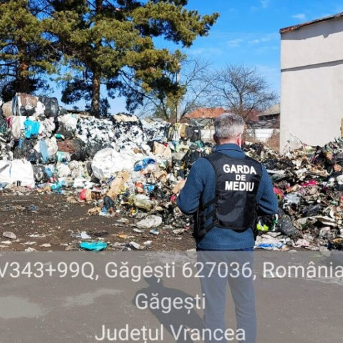 Incendiu într-o societate comercială din Bolotești, Garda de Mediu intervine