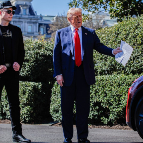 Donald Trump amenință cu închisoarea pentru vandalizatorii Tesla