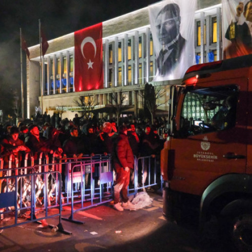 Opoziția turcă organizează o &quot;noapte a democrației&quot; pentru a protesta împotriva arestării primarului Istanbulului