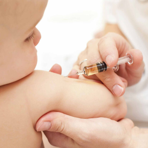 Din ce în ce mai mulți părinți refuză vaccinarea copiilor