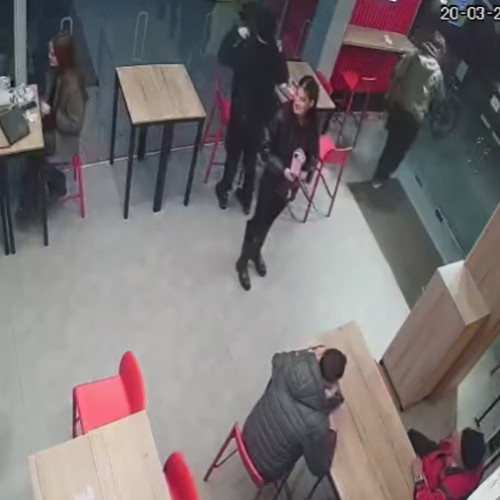 Hoț "vizitează" fast food-ul Rosa din Cluj