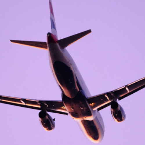 Zborurile s-au reluat pe aeroportul Heathrow după o pană de curent