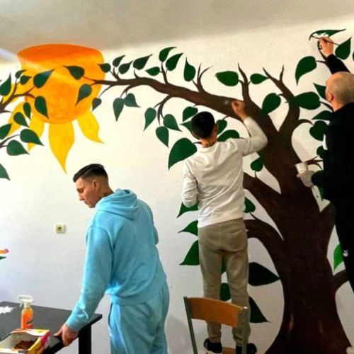 Zidurile care unesc: Detinuti din Botosani transforma o cladire intr-un simbol al sperantei