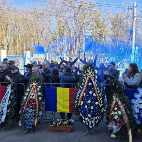 Sute de ieșeni își iau rămas bun de la Vasile Simionas