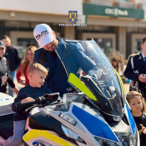 Politia Dambovita apropiata de comunitate cu demonstratii si echipamente