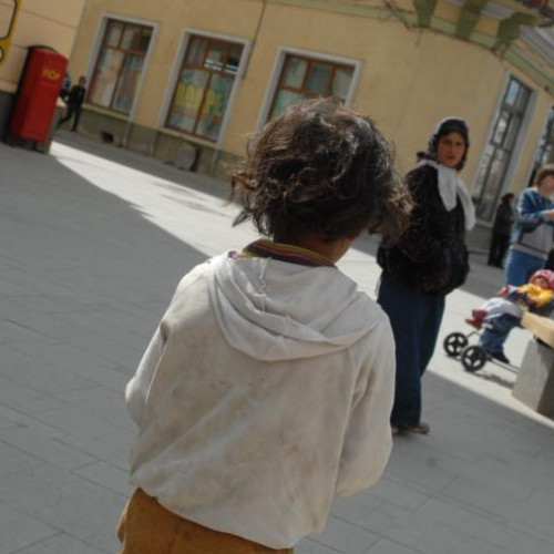 Situația cerșetoriei cu copii în Cluj-Napoca se agravează