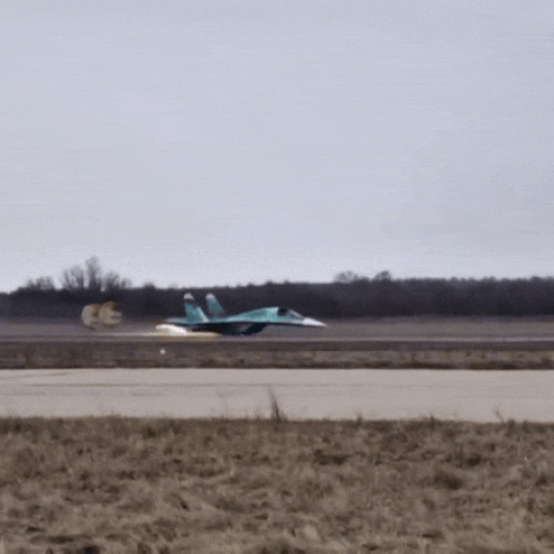 Avion rusesc Su-34 aterizează de urgență pe burta