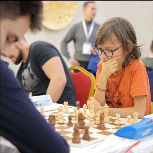 Tudor Henry impresionează la Campionatul European de Șah din Muntenegru