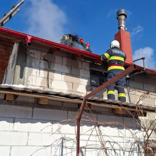 Circulația pe DN2 este oprită în Golesti, Vrancea, din cauza unui incendiu