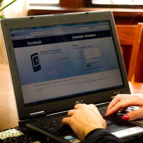 Cartea unei foste angajate Meta devine un succes pe piața din Statele Unite