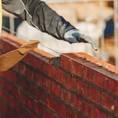 Guvernul britanic investește 600 de milioane de lire sterline în formarea lucrătorilor din construcții