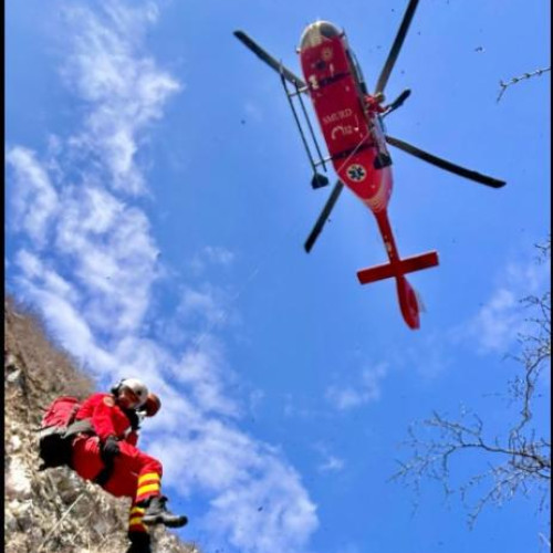 Accident grav în Defileul Cheile Turenilor: Un tânăr salvat cu ajutorul elicopterului SMURD