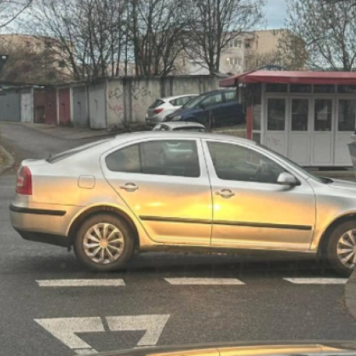 Incident pe străzile din Cluj: un șofer ignoră regulile de parcate