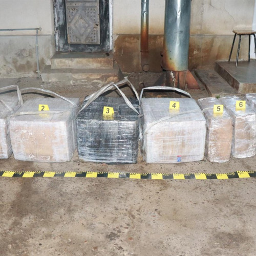 Polițiștii de frontieră din Botoșani confiscă 8.000 de pachete de țigări de contrabandă