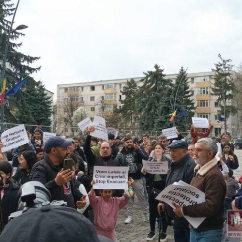 Protest al romilor în fața Primăriei Botoșani