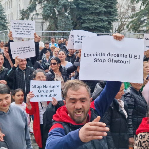 Protest al romilor din Botoșani împotriva evacuărilor din locuințele sociale