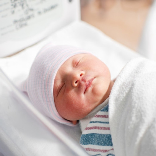 Regiunea Oriol din Rusia oferă stimulente financiare pentru elevele de liceu care nasc