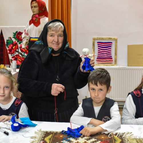 Papușile din coceni de porumb, un simbol al tradițiilor românești