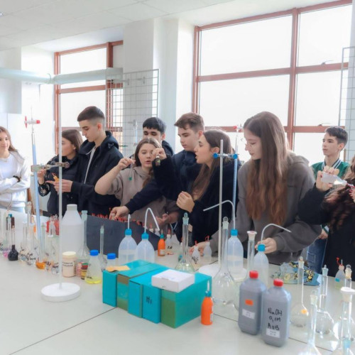 Facultatea de Științe și Arte din Târgoviște a primit vizita a 50 de elevi