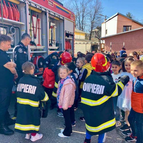 Elevii din Târgoviște participă la activități de educație ecologică