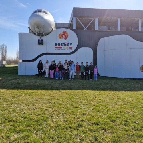 Elevii premianti exploreaza lumea banilor la Destiny Park Bucuresti