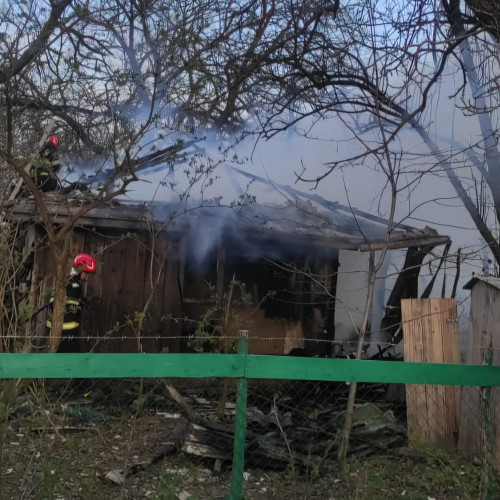 Femeie din Dorobanți, fără locuință după un incendiu devastator