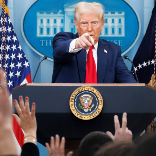 Donald Trump vrea să oprească finanțarea radioului NPR și televiziunii PBS