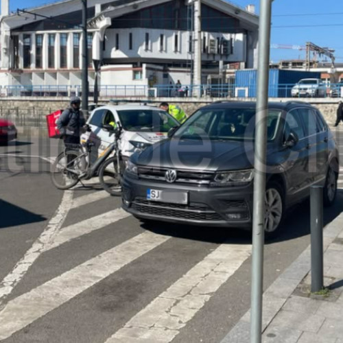 Incident inechitabil în Cluj-Napoca: Livrator amendat, șofer nepedepsit