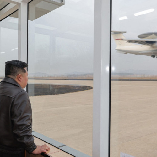 Kim Jong-un supraveghează testarea de drone explozive cu inteligență artificială