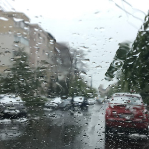 Valorile termice scad, ploi în Bacău