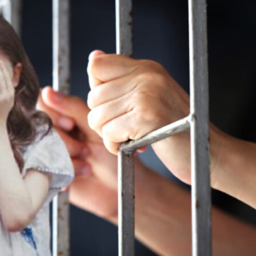 Vecin terorizează comunitatea: condamnat la închisoare pentru amenințări