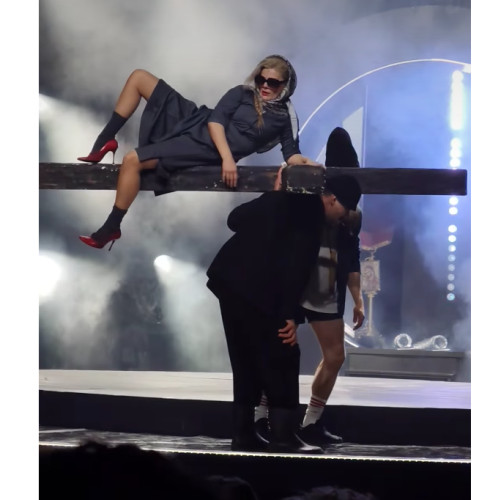 Teatrul Național București prohibă accesul minorilor la „Proorocul Ilie”